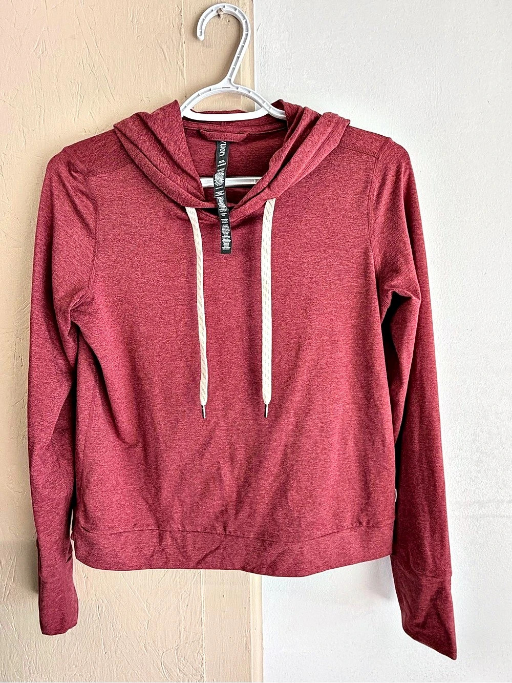 Vuori Halo Fitted Long-Sleeve Hoodie Red XS